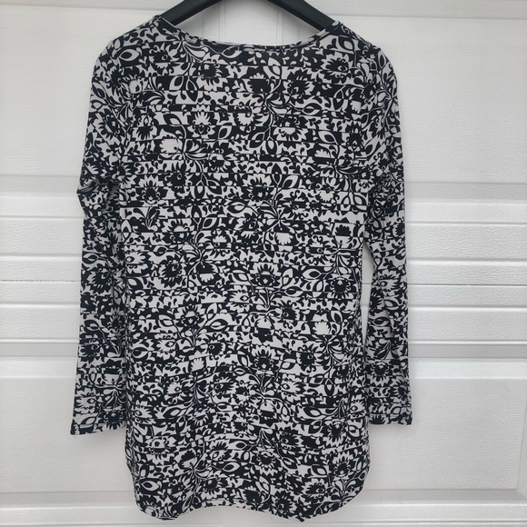 LuLaRoe Black & White Floral Pattern Long Sleeve - Picture 7 of 7